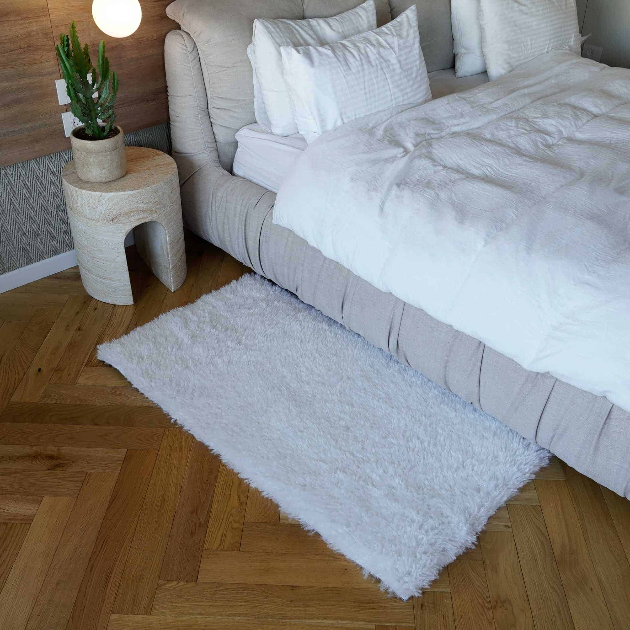 שטיחון שאגי לבן שבור – פיונה