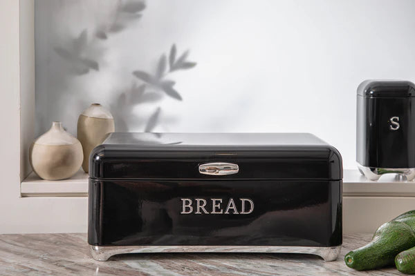 BREAD ארגז לחם שחור
