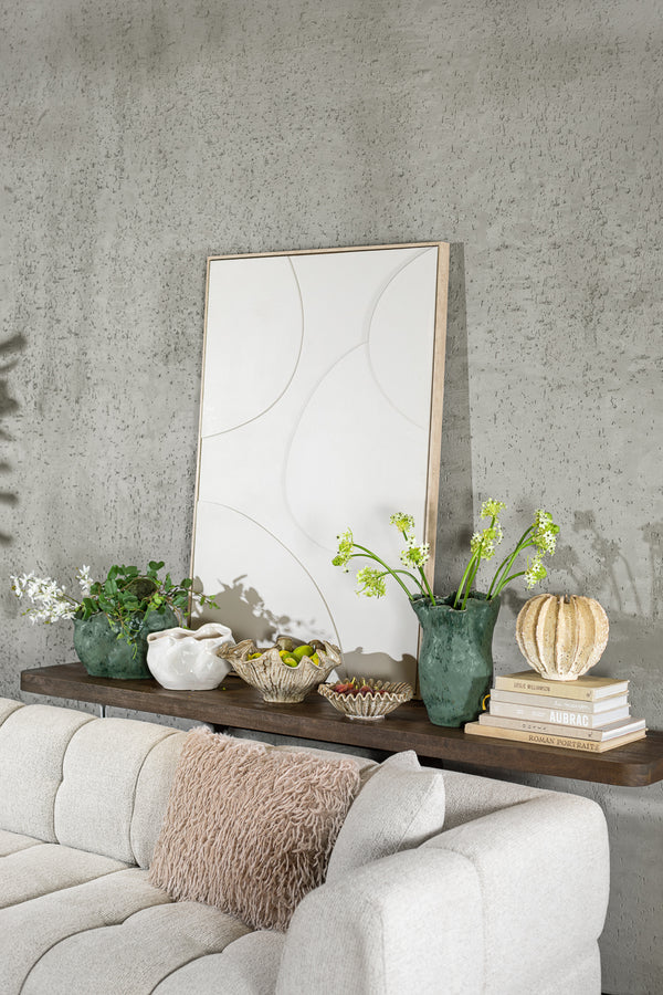 81321117502 כרית נוי פאפי בגוון בהיר. כרית מלבנית בוהו שיק, מעוצבת פלומות שיער ארוךבמראה פרוותי מפנק